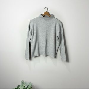 [Tahari] Gray & White Printed Mock Neck Pullover Sweater